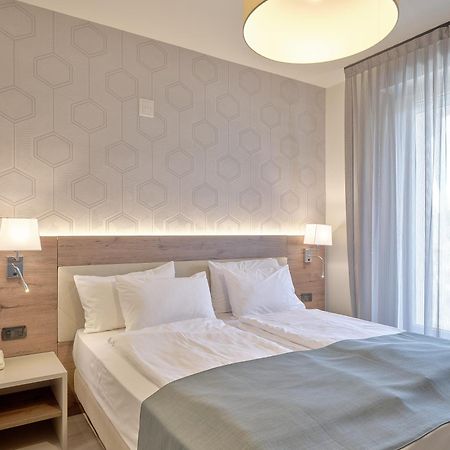 Hotel Bisesti ***S Garda  Luaran gambar
