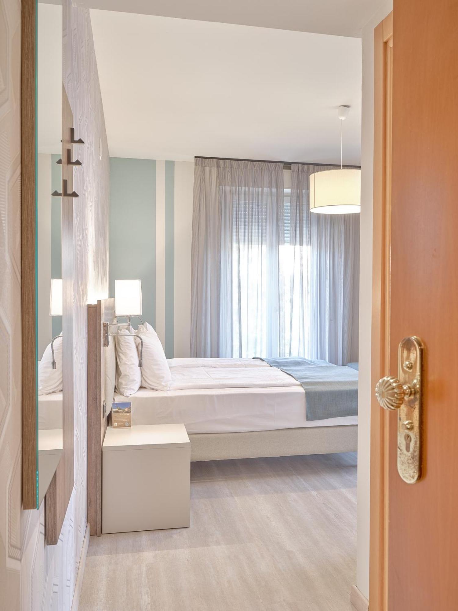 Hotel Bisesti ***S Garda  Luaran gambar